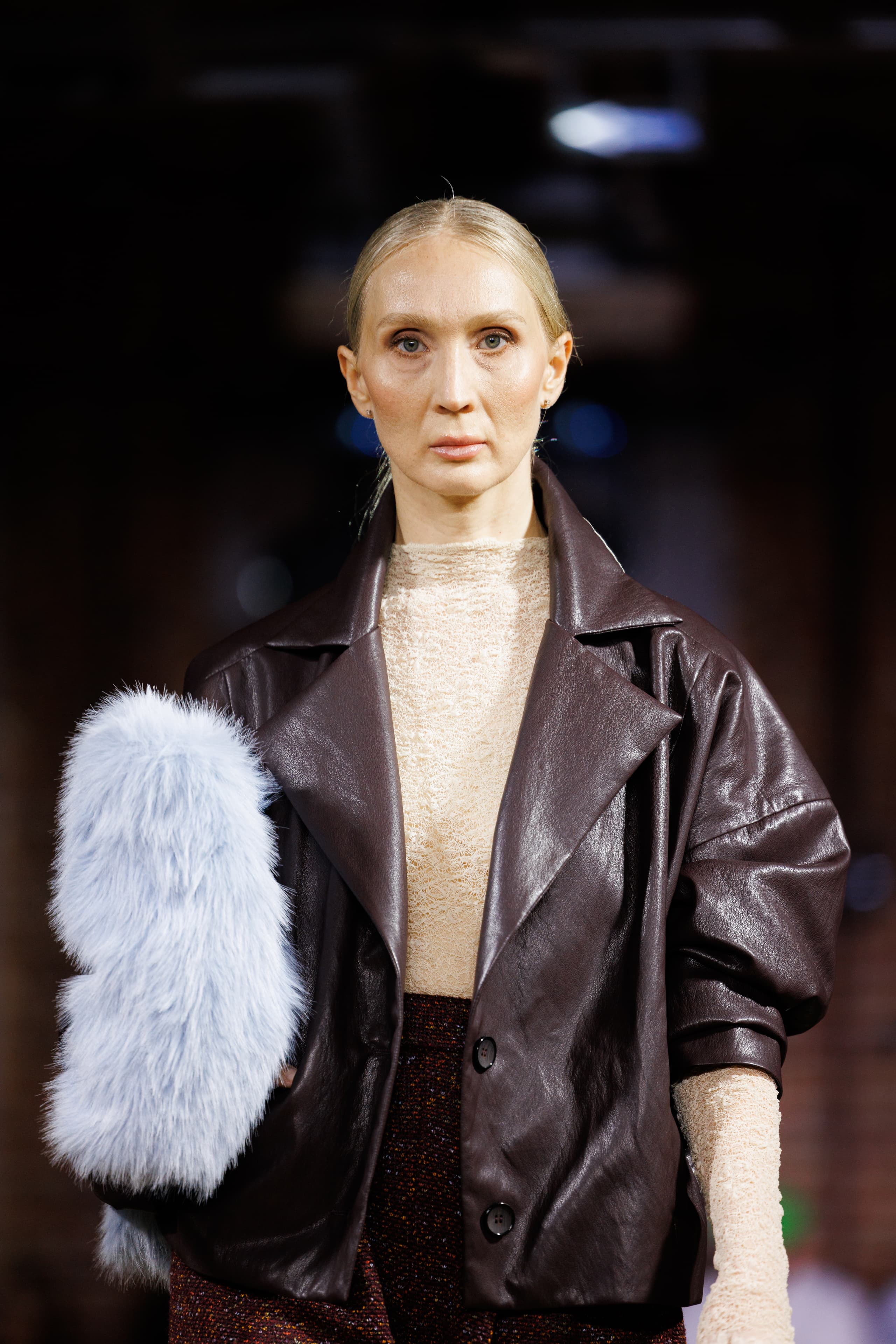 AW25