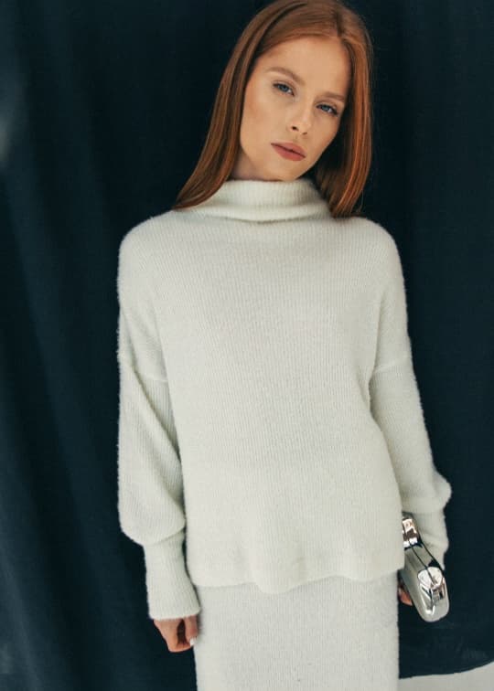 Свитер пушистый